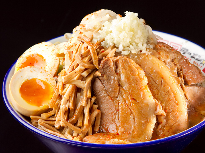 ラーメン☆ビリー 豚増ラーメン辛魚粉付