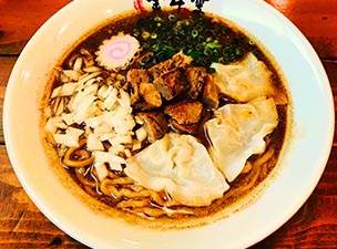 次世代豚骨・煮干し・帆立風のトリプル味噌ラーメン